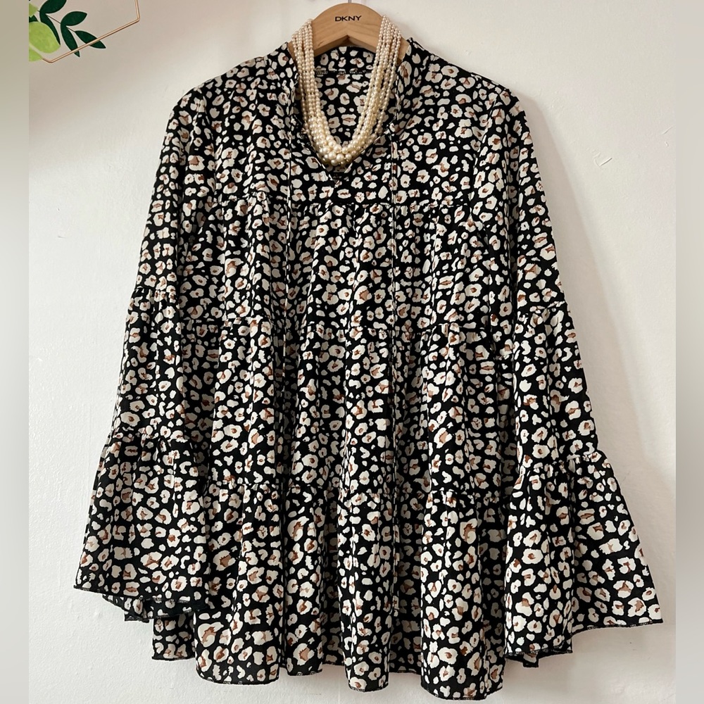 NWT Camisa navy blue leopard bell sleeve empire waist blouse neck ties tiered